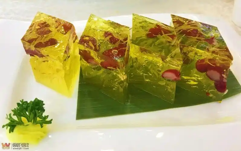 红豆菊花糕.图片来源 / 汇图网