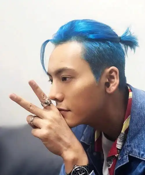 小揪揪也很帅丨盘点男明星扎发发型✨