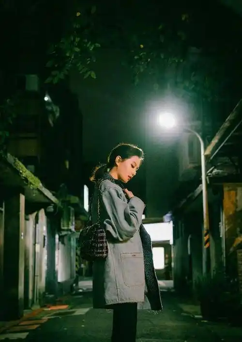 原创刘诗诗忙里不偷闲最新街拍在线上演完美侧颜杀低马尾温柔洒脱