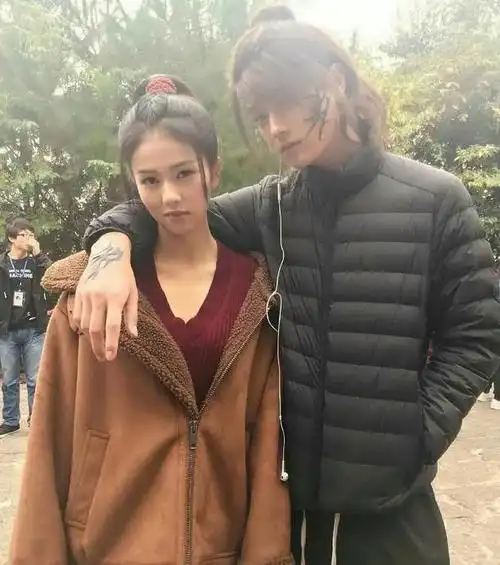 欢娱发声明否认许凯白鹿恋爱同居,粉丝:希望是真的