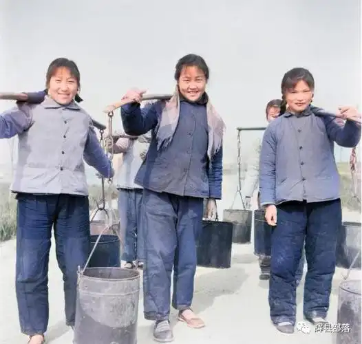 曝光一组辉县70年代复原彩照见证辉县精神