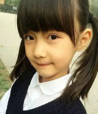 作为剧中佟大为还有赵薇女儿的罗茜茜的饰演者也红了起来