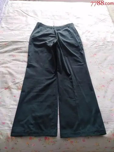 一套上世纪70——80年代的中国林政服装