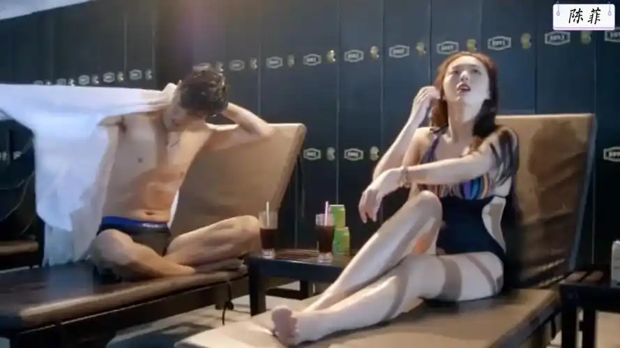 陈菲大长腿的泳装女神陈菲高端千金气质迷人