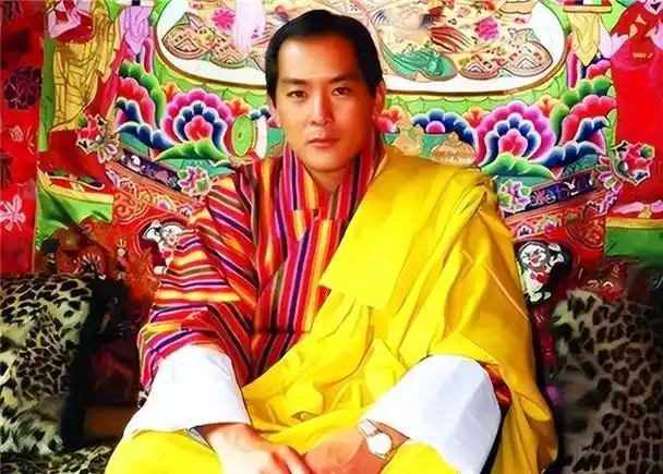 不丹活佛是什么意思,不丹是什么佛教(娶同胞4姐妹生10个孩子)