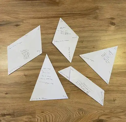 吴尊女儿neinei宅家不忘认真学习,戴可爱头饰表情呆萌