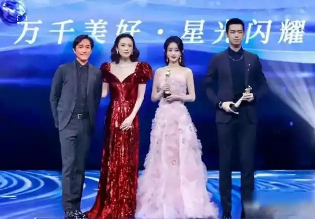 当章子怡和童瑶同框站在一起我才彻底明白什么叫顶级骨相