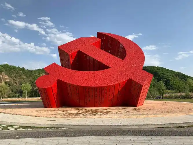 南泥湾党徽广场