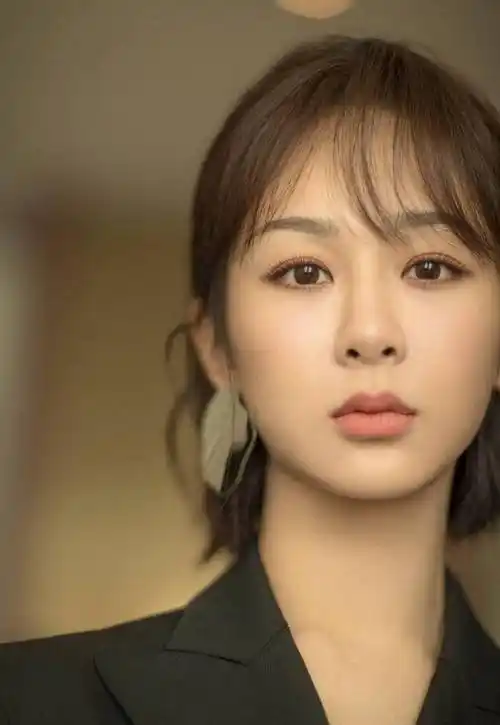 原创17岁的杨紫清纯又灵动成年后为何总被说整容