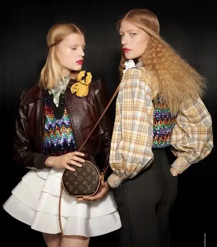 lv软帽箱包小号路易威登2020新款老花小圆饼秀款限量小圆包斜挎包女包