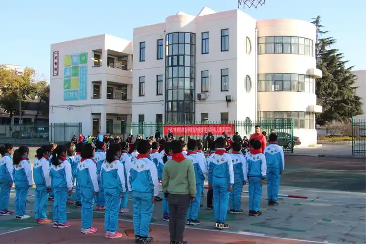 展体育课堂风采,共教研促成长——2017新评常熟市体育与健康学科带头