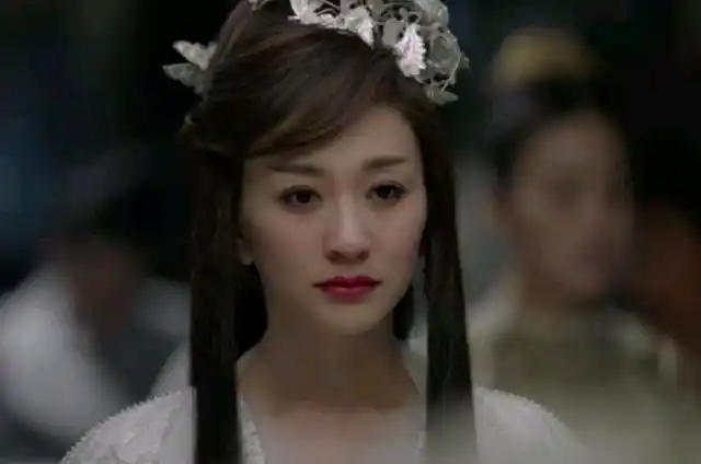 "长公主李云睿"在原著中是庆国第一美女,而扮演者李小冉本人的颜值和
