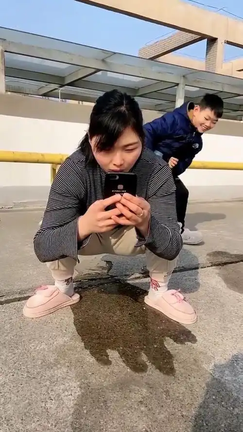 我滴个神啊,我咋尿裤子了?