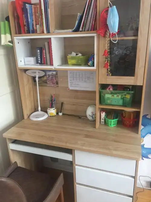 看着如此干净整洁的书桌,是不是充满成就感呢?
