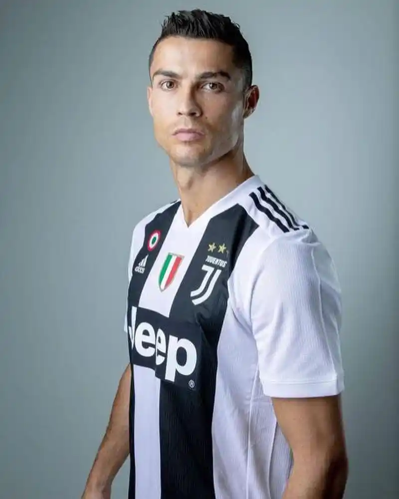 帅翻天!c罗法国足球专访写真