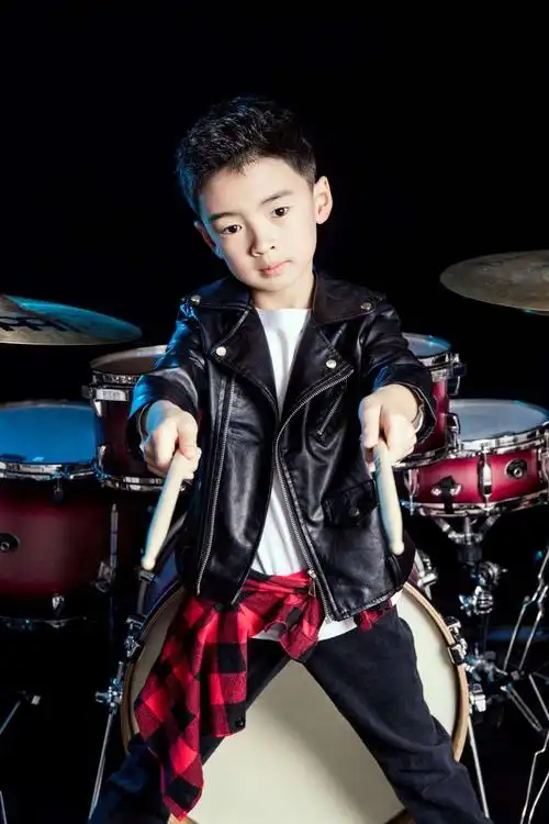 爵士鼓的帅小孩(ω)