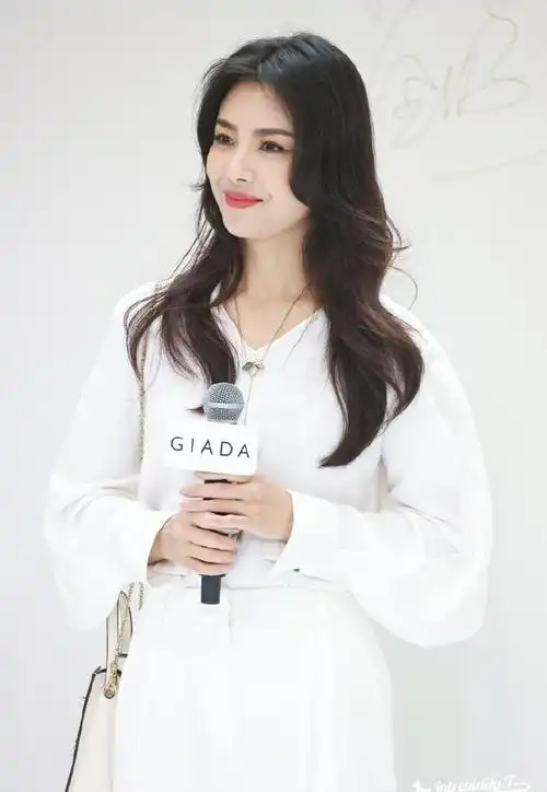 被刘涛惊艳到了路人镜头下也很漂亮天然脸就是牛