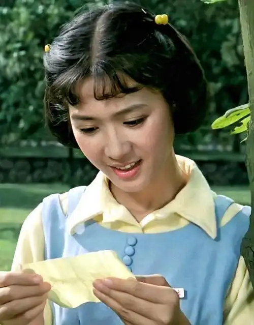 一组80年代女星龚雪青春照曝光在多彩的晨光与张铁林演恋人