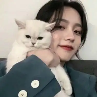 女生头像干净气质阳光,简约干净时尚真人女头