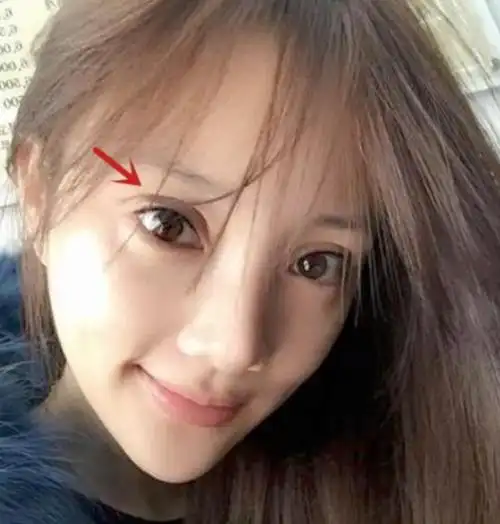 李小璐,整形十年,然而只有她的幸福令我艳羡