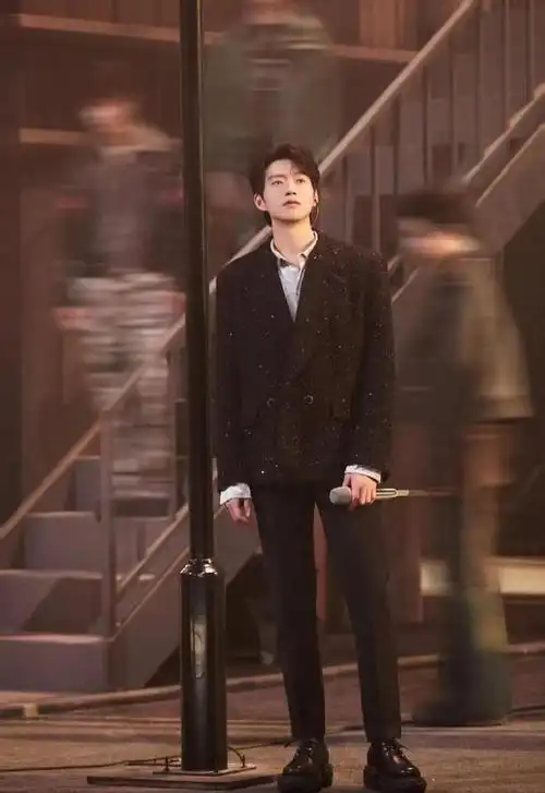 别看魏大勋平时嘻嘻哈哈的,但是只要事关演戏,他就会异常认真,把自己