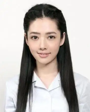 向佐故意晒出郭碧婷素颜照,看到这颜值,网友:难怪能嫁入豪门_腾讯新闻