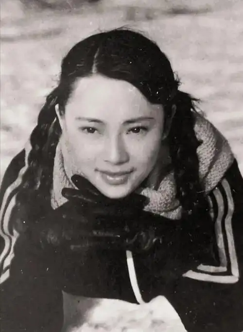 李连杰前妻黄秋燕的下场给很多以为嫁给爱情的女星提了个醒