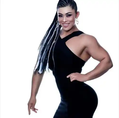 裁判员刘岩lisa,wff世界健美大赛体育模特世界冠军,dms国际健身学院