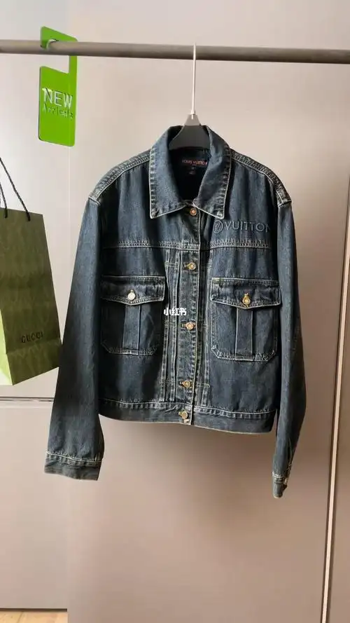 louis vuitton 路易威登 lv机车小高腰短款牛仔外套,做旧洗水,宽松版