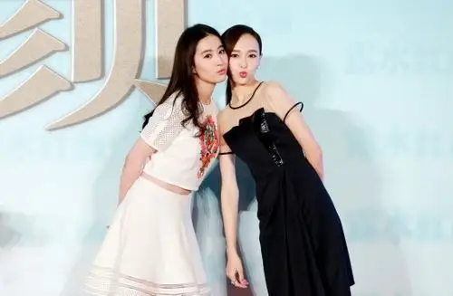 唐嫣杨幂angelababy 当红花旦合影谁被秒成绿叶