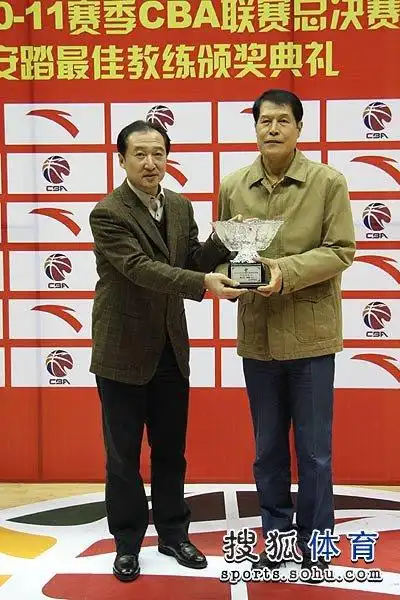组图cba新疆vs八一蒋兴权获总决赛最佳教练