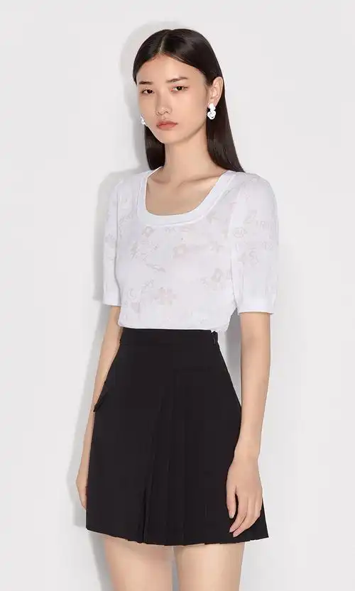 ochirly欧时力2022新款春装u领嵌纹胶章短袖针织衫女黄色410l