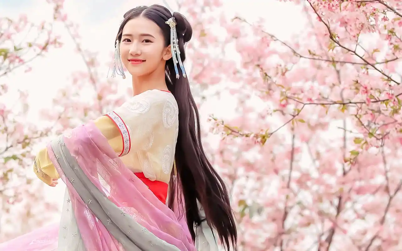 甜美古装美女俏皮高清桌面壁纸