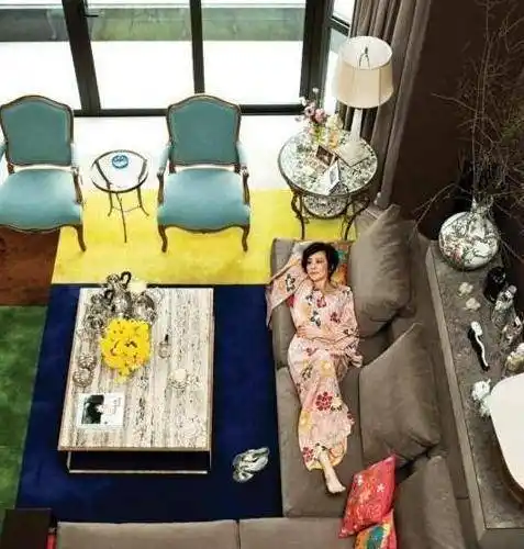 刘嘉玲香港豪宅曝光,风格奢华典雅充满诗意,家如其人_空间_客厅_壁画