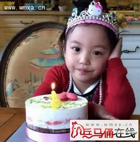 赵薇女儿小四月黄新多大了 赵薇女儿资料及最新照片