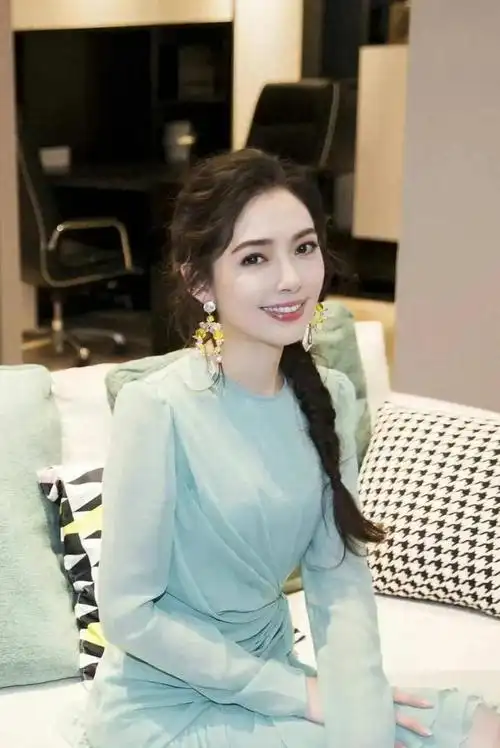 郭碧婷向佐全黑色系红毯造型被疑得罪造型师网友南湘彻底黑化