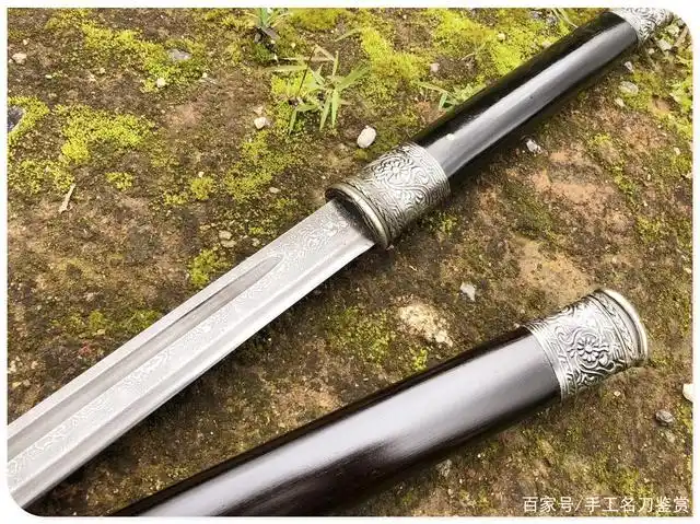 户撒花纹钢紫檀木唐刀