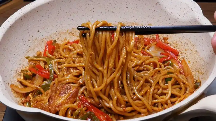 这样做出来的炒面简单又美味鲜香麻辣,超级好吃