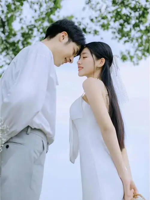 天呐一定要带女朋友拍一组小清新婚纱照