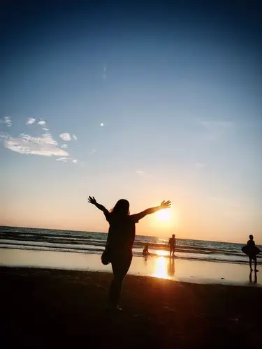 真正的晴天,是一个人阳光的心态,是在内心的世界洒满的一片温暖的光芒