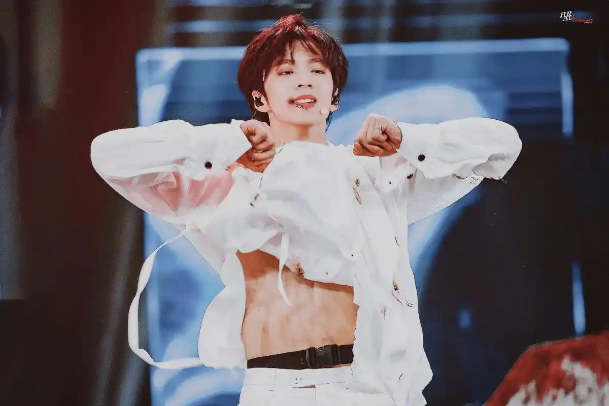 刘耀文 平平无奇的帅哥罢了#时代少年团 #时代少年团五月粉 - 抖音