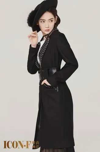 戚薇复古风时尚大片曝光高冷不失女人味