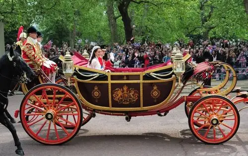 英国"世纪婚礼":一半是时尚,一半是童话 !