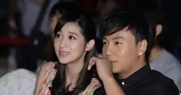 有种差距叫何洁释小龙,分手13年一个身价过亿,一个"捉襟见肘"