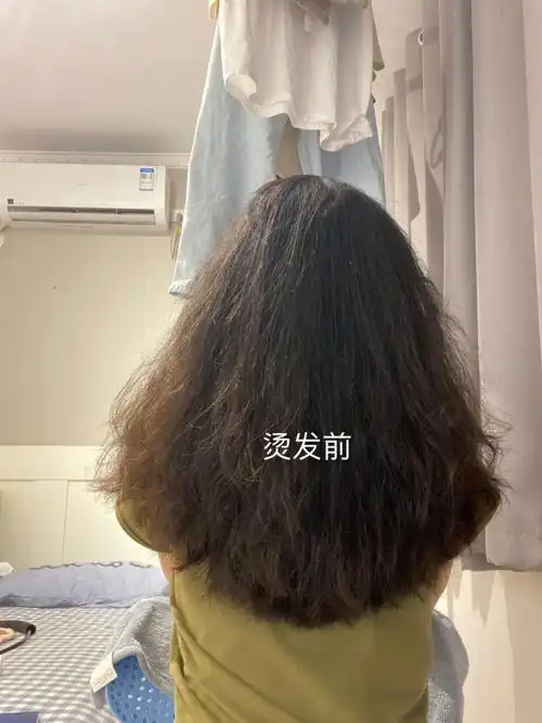 沙发自然卷其实烫发会比直发效果好,之前拉直,只有从理发店出来还行