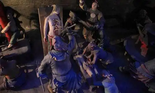 人死后,过了鬼门关,会经过黄泉路,到了奈何桥,喝了桥头阴神的孟婆汤