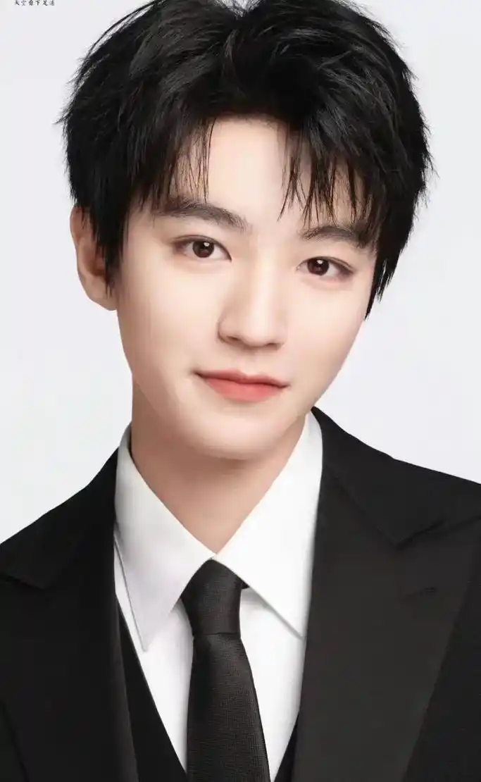 王俊凯.可你却出现在我的十五六岁出现在我无能为力的年纪.#王 - 抖音