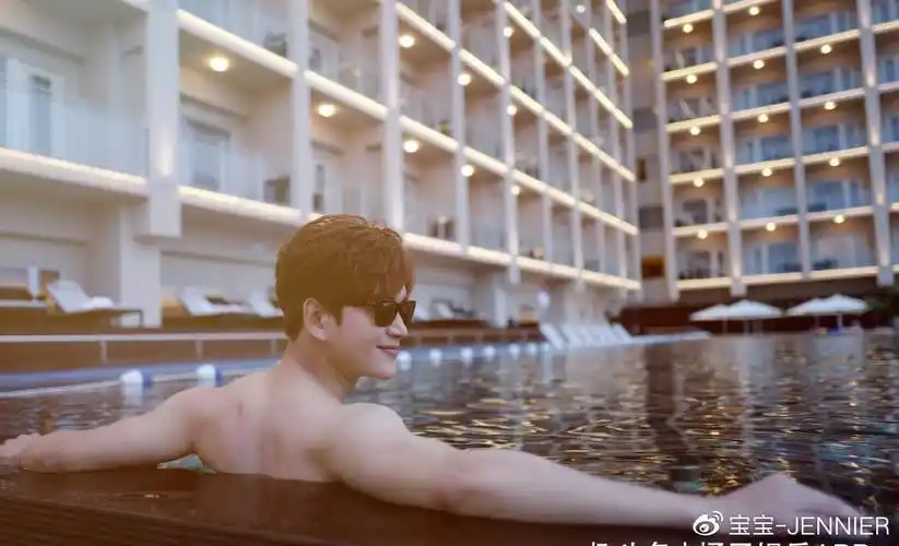 终于到男星内卷了龚俊张新成为角色狂健身这组好身材看到赚到