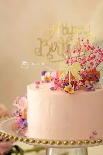 粉色浪漫生日蛋糕,用了两天制作,自己好喜欢.