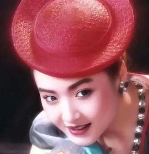 东方梦露恬妞65岁身材丰满穿衣优雅又显贵真是风韵犹存